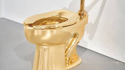 12 milyon dolarlık som altın tuvalet yeni sahibini buldu