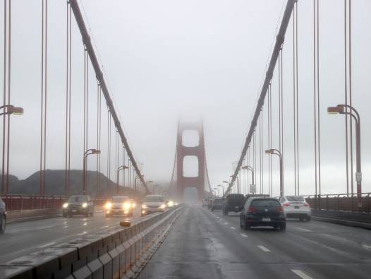 ABD'nin California eyaleti yoğun yağış altında: Araçlar güçlükle ilerliyor