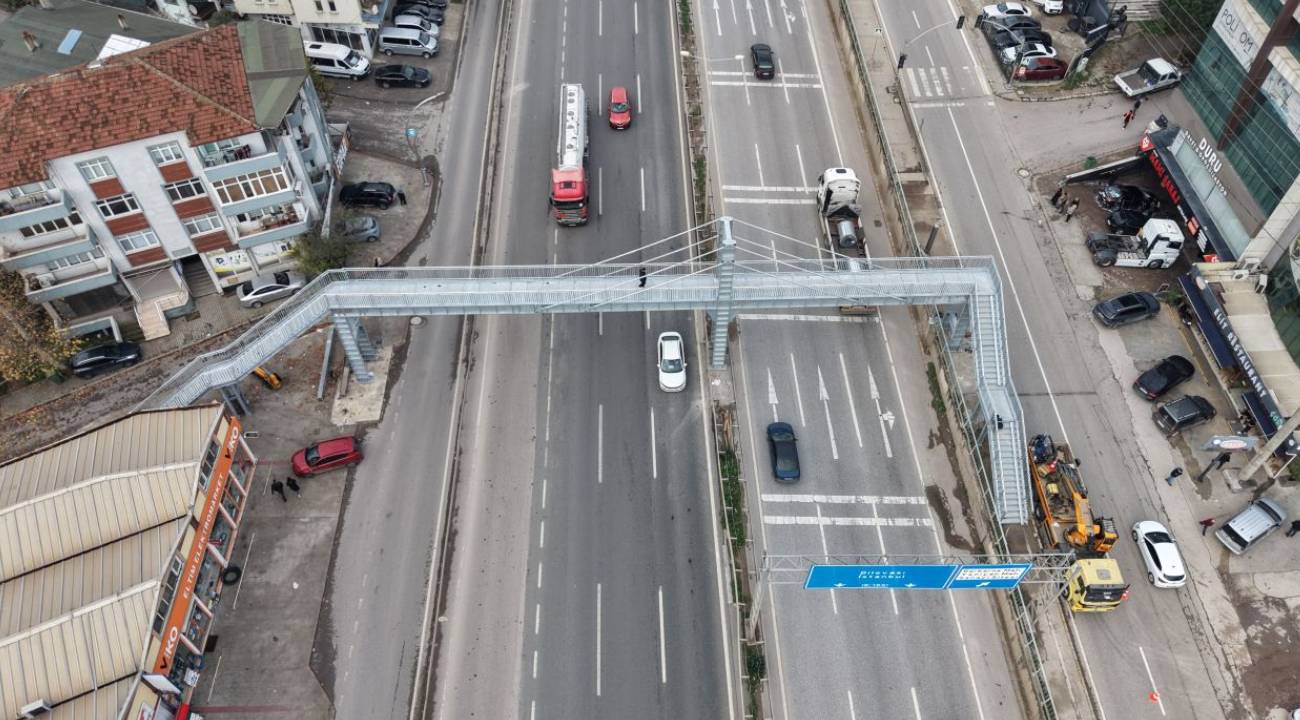 Bu üst geçidin yeri tartışma konusu oldu