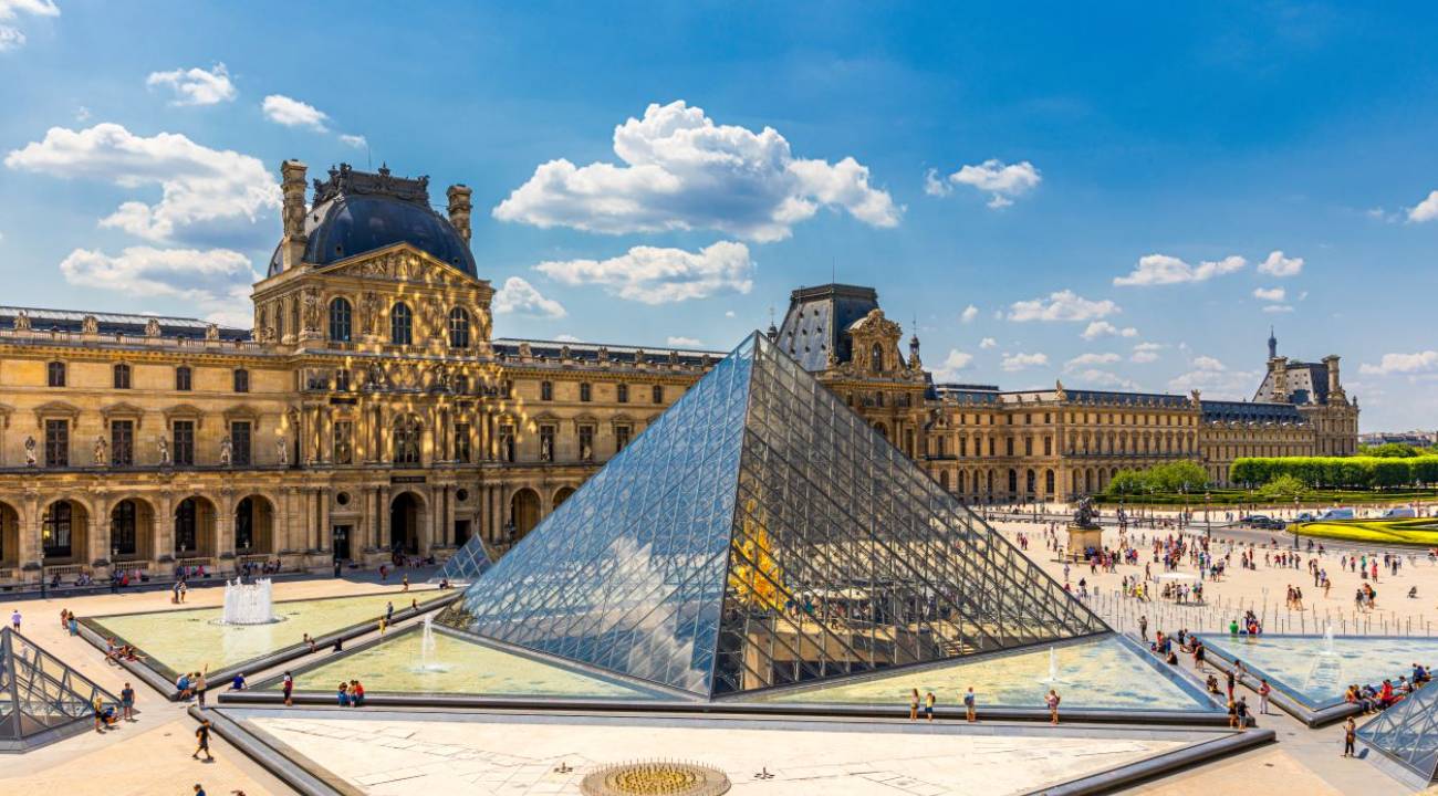 Büyük soygun sonrası Louvre Müzesi'nden güvenlik adımı: 100 kamera devreye giriyor