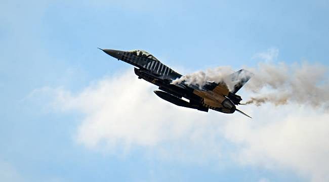 Şanlıurfa semalarında F-16 gösterisi: SOLOTÜRK nefes kesti