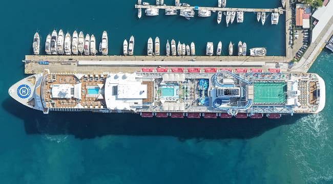 Kruvaziyer turizmi hız kesmiyor: "Aroya" Marmaris'e demir attı