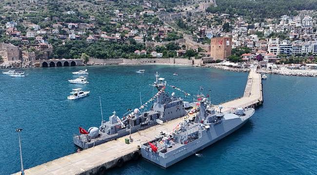 TCG Tarsus ve TCG İmbat hücumbotu ziyarete açıldı: Savaş gemilerine yoğun ilgi
