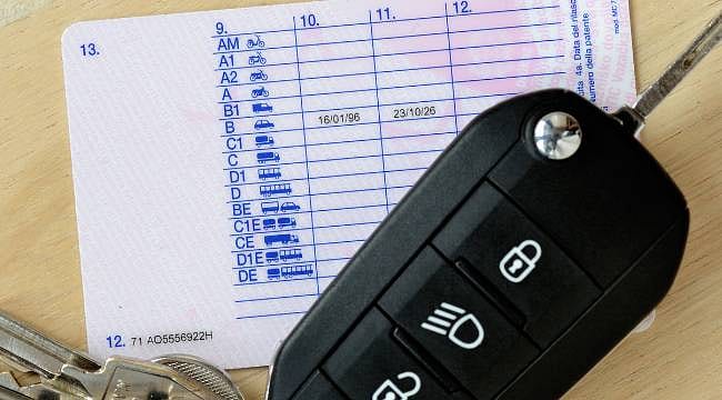 Yeni düzenlemenin detayları netleşti: Ehliyet sınav puanı düştü mü?