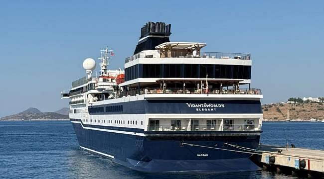 Bodrum Limanı’na 152 metrelik misafir: 119 yolcuyla limana yanaştı