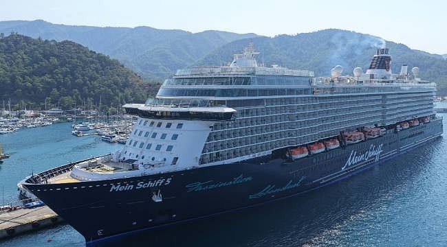 Malta bayraklı dev kruvaziyer Marmaris'te: Binlerce turist ilçeye geldi