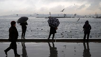 İstanbul'a sağanak ve fırtına geliyor! Sıcaklıklar 6-8 derece düşecek