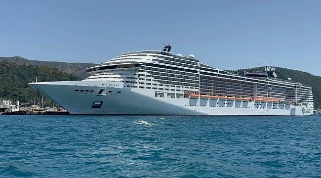 Dev yolcu gemisi Marmaris Limanı'na yanaştı: 5 bin yolcu geldi