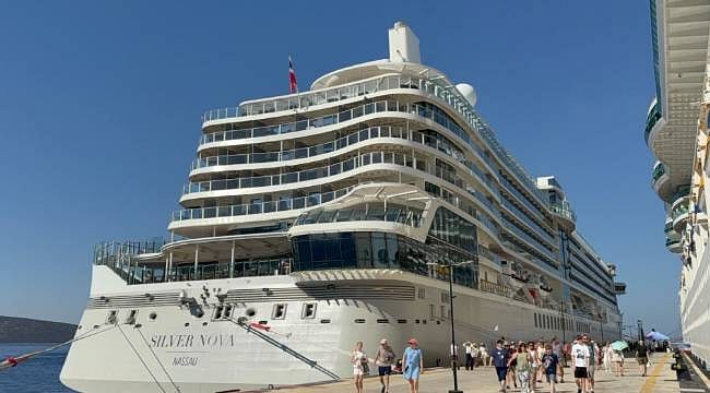 Bodrum'a kruvaziyer akını! İki gemiyle 3 binden fazla turist geldi