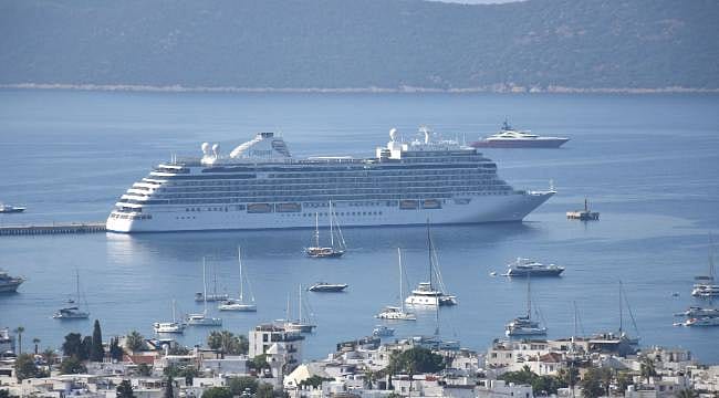 Bodrum'a kruvaziyer hareketliliği: Seven Seas Splendor 739 yolcu getirdi