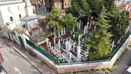 Fatih'te tarihin izleri korunuyor: Osmanlı hazireleri restore ediliyor