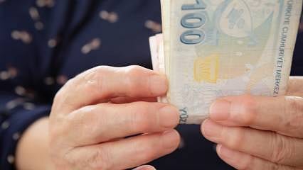 Milyonlarca emekli merakla bekliyor: Emekli bayram ikramiyesine zam yapılacak mı? İşte konuşulan rakamlar ve ayrıntılar...