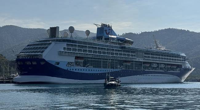 264 metrelik "Marella Discovery" Marmaris'te: 1765 turist ilçeye geldi
