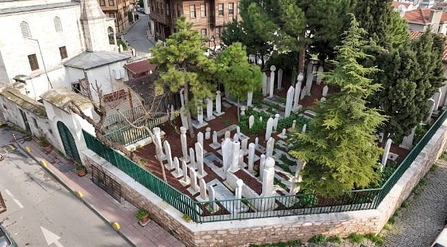 Fatih'te tarihin izleri korunuyor: Osmanlı hazireleri restore ediliyor