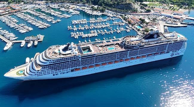 Marmaris’e yüzen şehir yanaştı: Dev kruvaziyerle bir günde 3 Bin 786 turist geldi