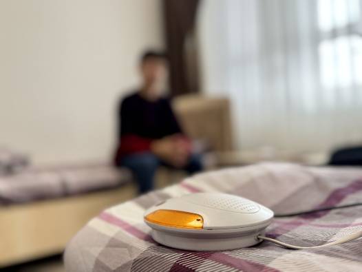 Yastık altındaki teknoloji hayat kurtarıyor: İşitme engelli öğrenciler acil durumları bu cihazla fark ediyor