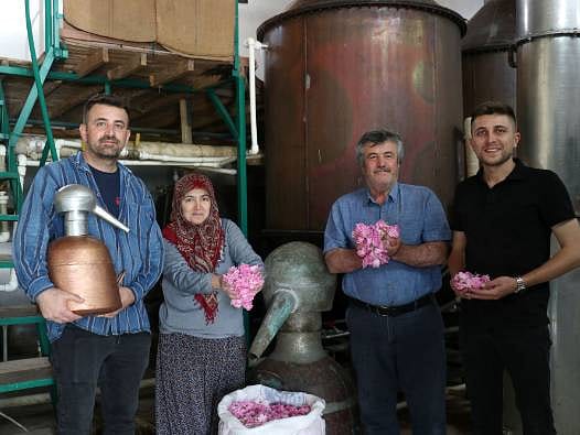 Odun ateşinden küresel kozmetiğe: Ertaş ailesinin 100 yıllık gül mirası