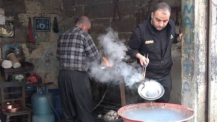 7 yaşında başlayan 'bakır mesaisi' tam 50 yıldır sürüyor: "Meslekte artık eleman yetişmiyor"