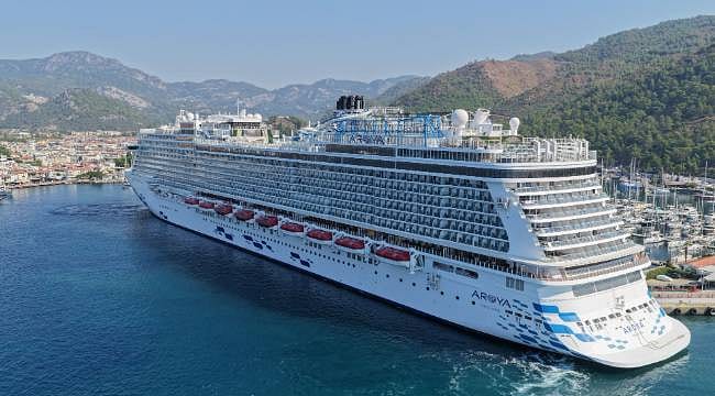 Dev kruvaziyer Aroya Marmaris'te: 3 binden fazla turist geldi
