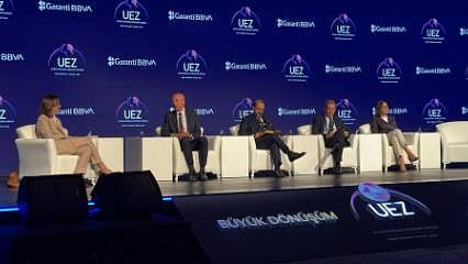 Uluslararası Ekonomi Zirvesi 2026: 'Global ekonomide yeni dengeler ve Türkiye' oturumu gerçekleşti