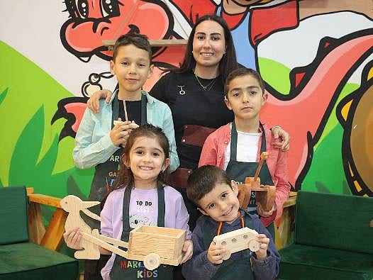Baba mesleğini seçti, kendi atölyesini kurdu: Çocuklara marangozluk öğretiyor