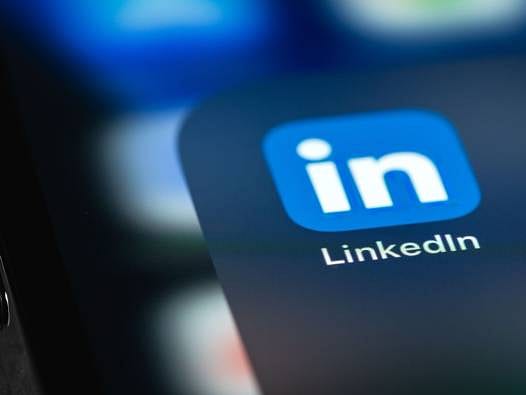 Türkiye'den iki gazeteci LinkedIn'in küresel iş ve finans listesinde ilk 100'de