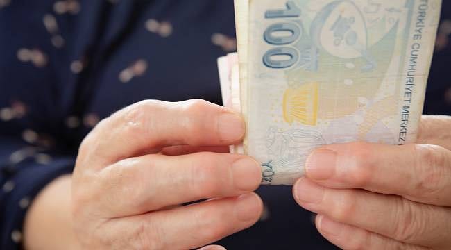 Milyonlarca emekli merakla bekliyor: Emekli bayram ikramiyesine zam yapılacak mı? İşte konuşulan rakamlar ve ayrıntılar...