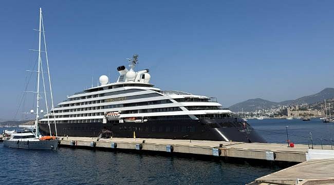 Bodrum'a ilk ziyaret: "Scenic Eclipse 2" 218 yolcuyla limana yanaştı