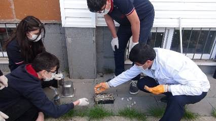 Geri dönüşüm için dikkat çeken proje: Atık plastikten parke taşı yaptılar
