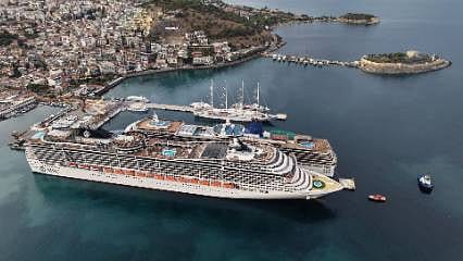 Kuşadası Limanı'na kruvaziyer akını: 4 gemi, 6 bin turist