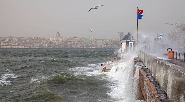İstanbullular dikkat, Valilik uyardı: Şiddetli fırtına geliyor