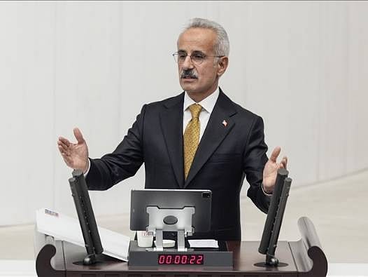 Bakan Uraloğlu'ndan Hürmüz Boğazı'ndaki 15 Türk gemisi hakkında açıklama