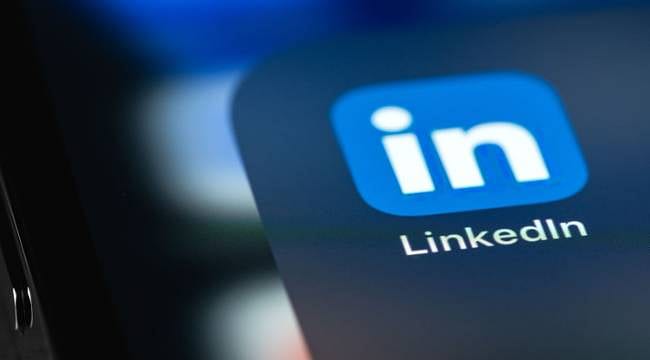 Türkiye'den iki gazeteci LinkedIn'in küresel iş ve finans listesinde ilk 100'de