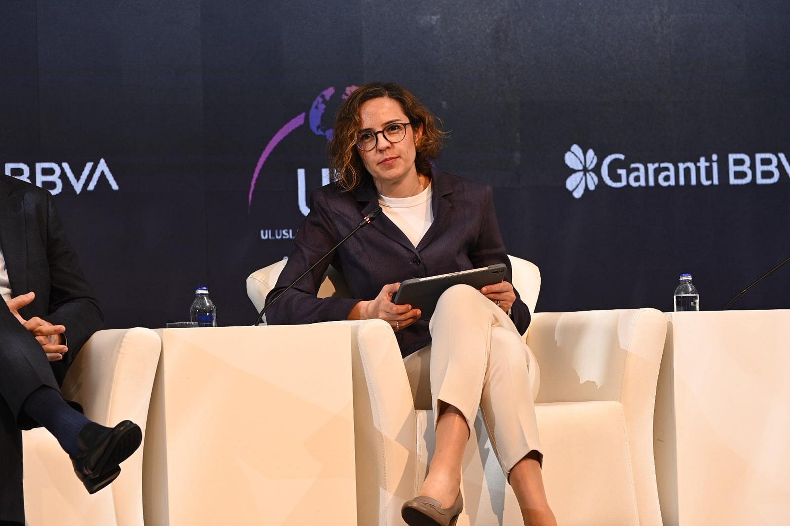 Uluslararası Ekonomi Zirvesi 2026: 'Global ekonomide yeni dengeler ve Türkiye' oturumu gerçekleşti-1