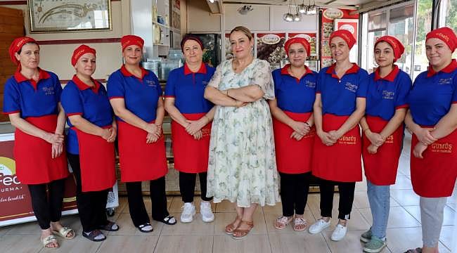 Depremde iki dükkanını kaybetti, yeniden başladı: Şimdi 40 kadına iş imkanı sağlıyor