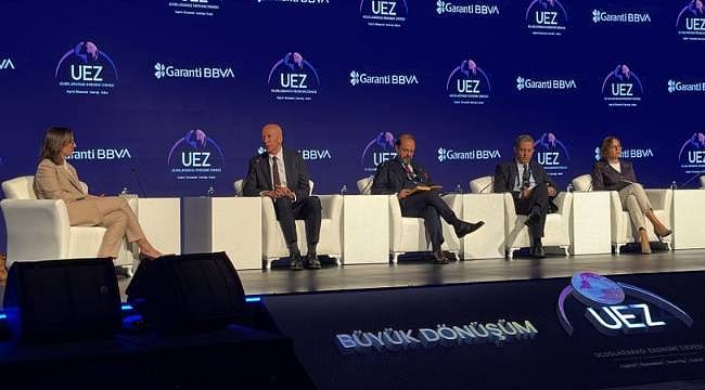 Uluslararası Ekonomi Zirvesi 2026: 'Global ekonomide yeni dengeler ve Türkiye' oturumu gerçekleşti