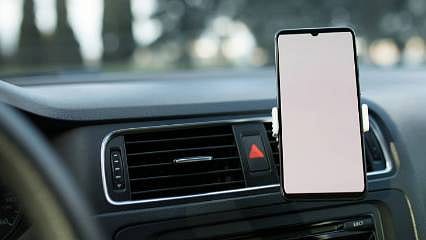 Telefon tutucusu, araç kamerası, multimedya ekranı... Milyonlarca sürücüyü ilgilendiren düzenlemenin detayları belli oldu