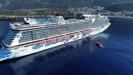 Kaş kruvaziyer sezonunu açtı: 48 ülkeden 2 binin üzerinde turist geldi