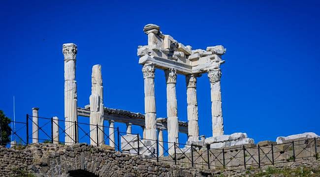 Akropolis'te zaman yolculuğu: Antik kent ve modern Bergama aynı manzarada