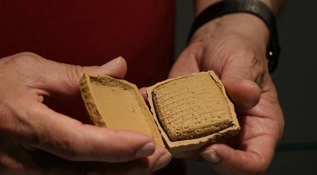 Binlerce yıl sonra okundu: Çamur zarftaki tabletin sırrı çözüldü