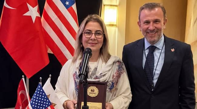 Ferda Bakay Saka’ya Türkiye–ABD İş Birliğine Katkılarından Dolayı Plaket