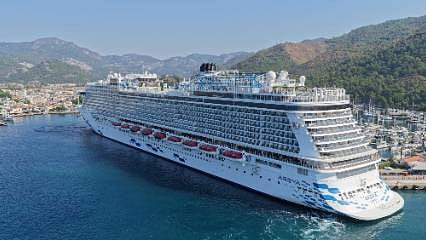 Dev kruvaziyer Aroya Marmaris'te: 3 binden fazla turist geldi