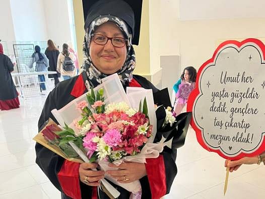 Okula 35 yıl ara verdi, azmiyle üniversiteden mezun oldu: "Kimse inanmıyordu"