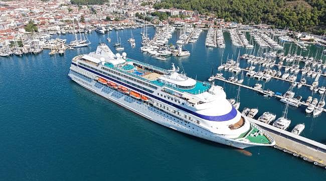 Marmaris'e 194 metrelik kruvaziyer geldi: Rotasında Antalya da var