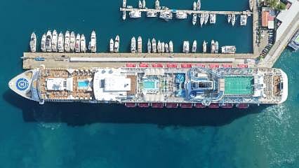 Kruvaziyer turizmi hız kesmiyor: "Aroya" Marmaris'e demir attı