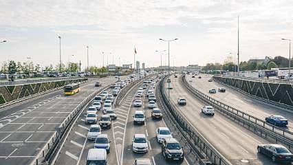 Detaylar: Trafikte APP Plaka dönemi bitiyor: Araç plakanız standartlara uygun mu? İşte plaka değiştirme rehberi...