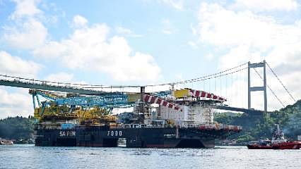İstanbul Boğazı'nda "dev" operasyon: Saipem 7000 için transit geçişler durduruldu