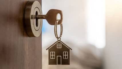 Konut fiyatlarında reel gerileme devam ediyor, kiralardaki artış ise sürüyor: 3 büyük ilde son durum ne?