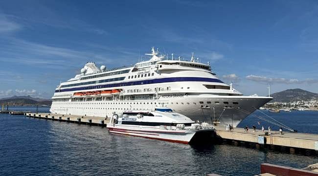 Bodrum'da kruvaziyer hareketliliği: 447 turistle limana yanaştı