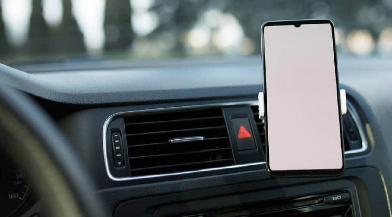 Telefon tutucusu, araç kamerası, multimedya ekranı... Milyonlarca sürücüyü ilgilendiren düzenlemenin detayları belli oldu